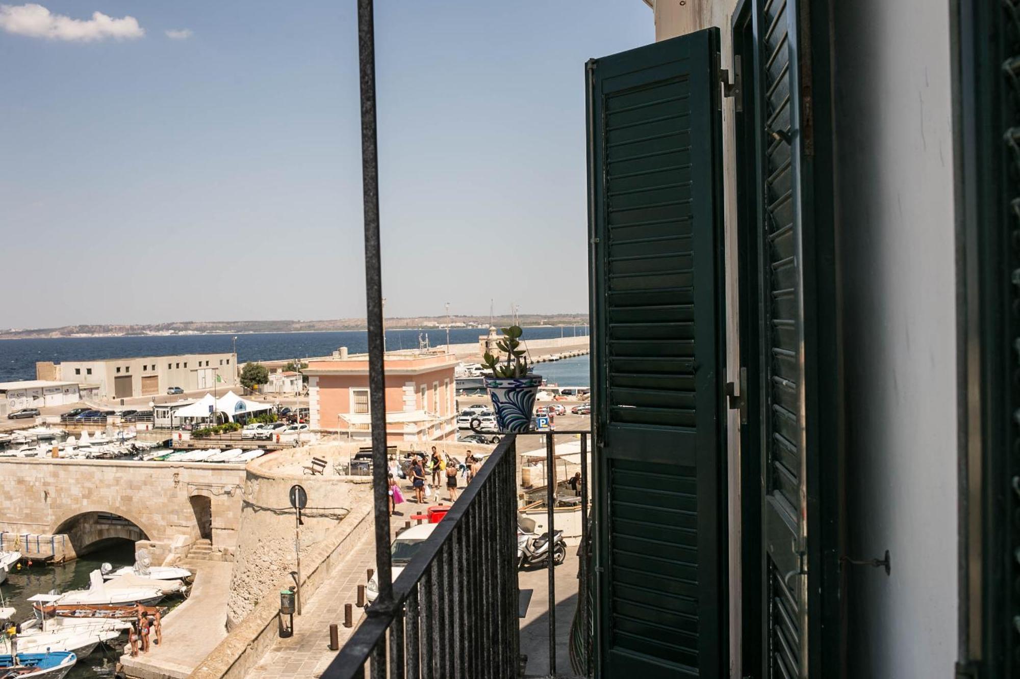 Vila 4 Balconi House-San Gregorio Palazzo Unico Vista Mare Gallipoli Exteriér fotografie